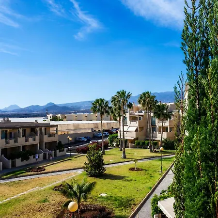 Medano Sunny Apartment, Pool, Parking & Апартаменты *